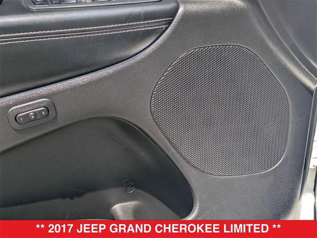 Photo of 2017 Bright White Clearcoat Jeep Grand Cherokee
