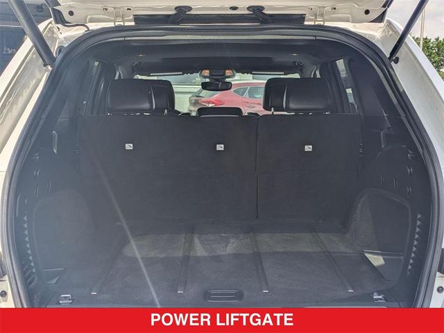 Photo of 2017 Bright White Clearcoat Jeep Grand Cherokee