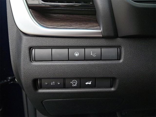 Photo of 2026 Champagne Silver Metallic Nissan Rogue