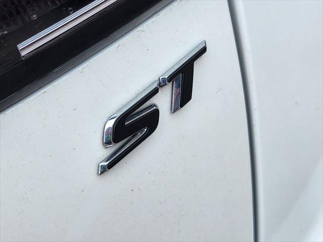 Photo of 2023 Summit White Buick Envision
