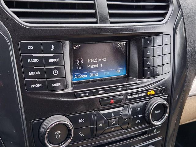 Photo of 2017 Ingot Silver Ford Explorer