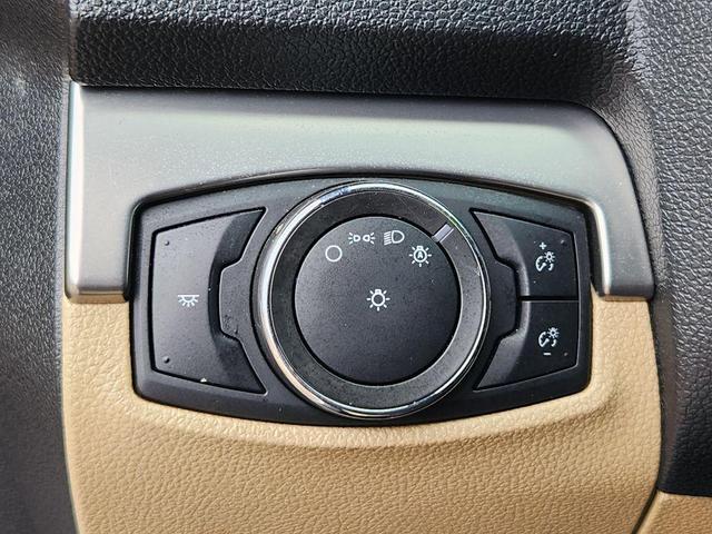Photo of 2017 Ingot Silver Ford Explorer