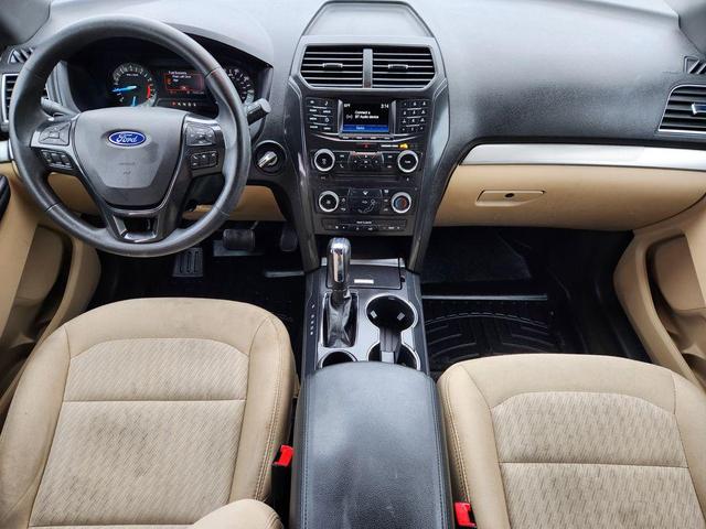 Photo of 2017 Ingot Silver Ford Explorer