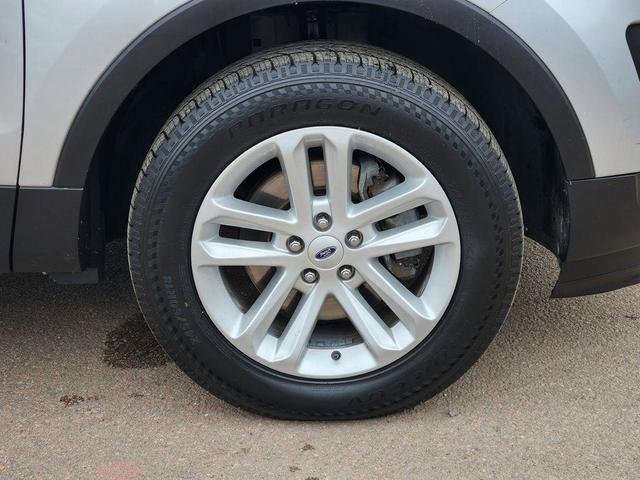 Photo of 2017 Ingot Silver Ford Explorer