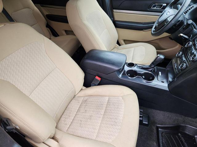 Photo of 2017 Ingot Silver Ford Explorer
