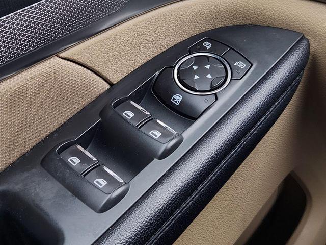 Photo of 2017 Ingot Silver Ford Explorer