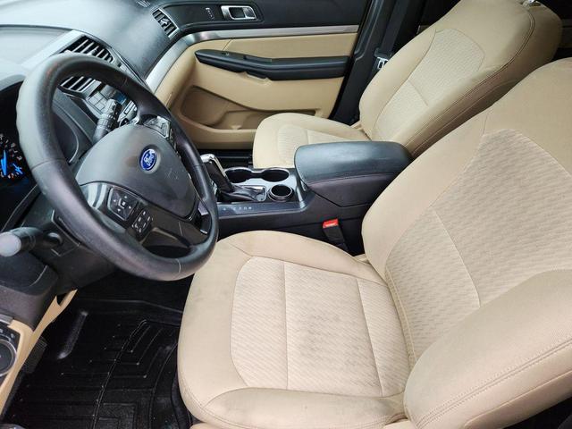 Photo of 2017 Ingot Silver Ford Explorer