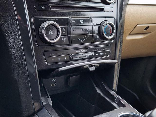 Photo of 2017 Ingot Silver Ford Explorer