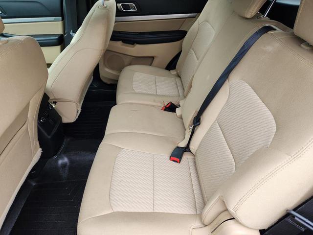 Photo of 2017 Ingot Silver Ford Explorer