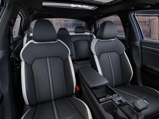 Photo of 2025 Yacht Blue Kia K5