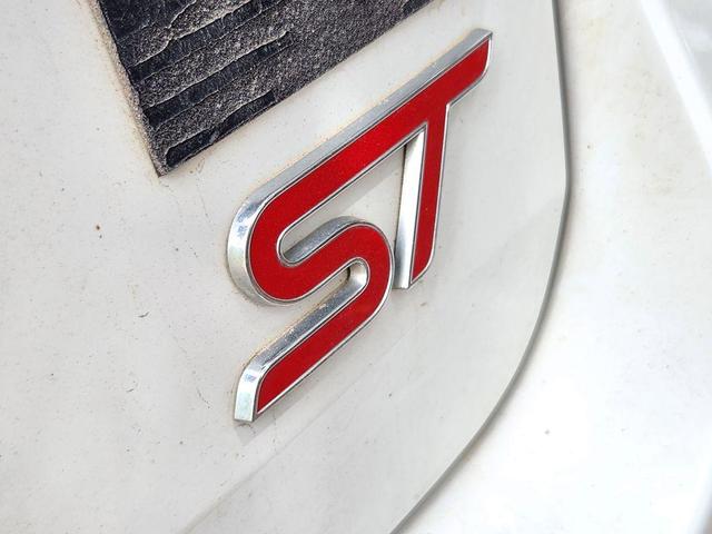Photo of 2021 Star White Metallic Tri-Coat Ford Explorer