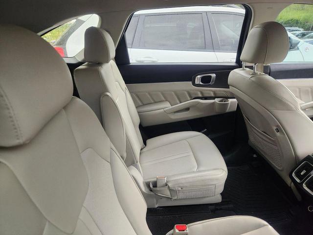 Photo of 2021 Ebony Black Kia Sorento