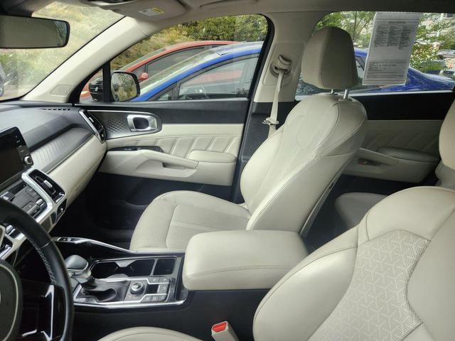 Photo of 2021 Ebony Black Kia Sorento