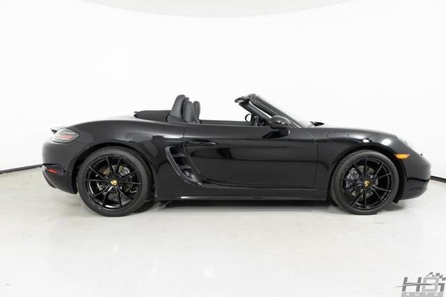 Photo of 2019 Black Porsche 718 Boxster