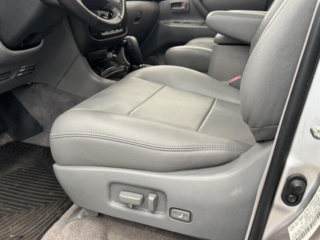 Photo of 1999 Champagnd Pearl Toyota Land Cruiser