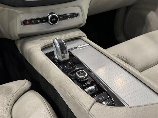 Photo of 2016 Crystal White Pearl Volvo XC90 Hybrid