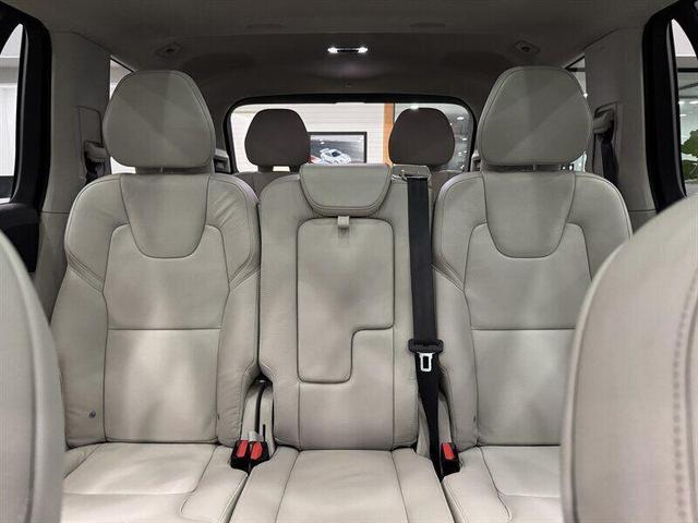 Photo of 2016 Crystal White Pearl Volvo XC90 Hybrid
