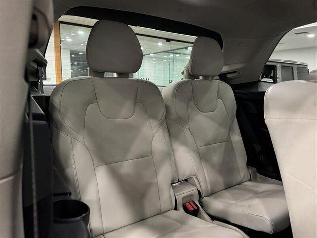 Photo of 2016 Crystal White Pearl Volvo XC90 Hybrid