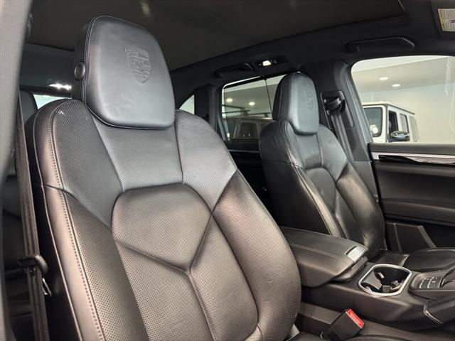 Photo of 2017 Jet Black Metallic Porsche Cayenne
