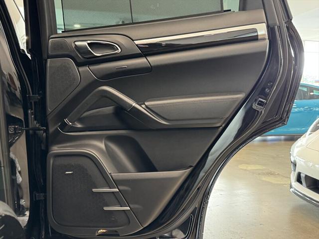 Photo of 2017 Jet Black Metallic Porsche Cayenne