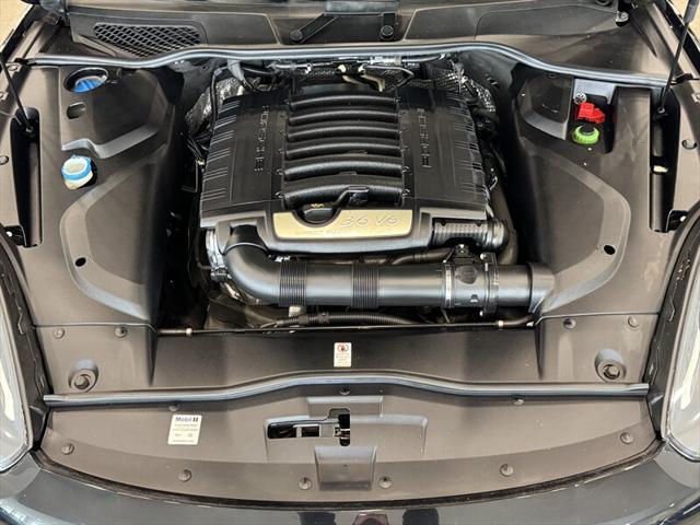 Photo of 2017 Jet Black Metallic Porsche Cayenne