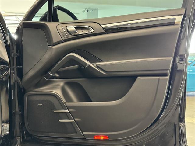 Photo of 2017 Jet Black Metallic Porsche Cayenne