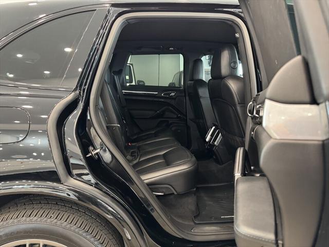 Photo of 2017 Jet Black Metallic Porsche Cayenne