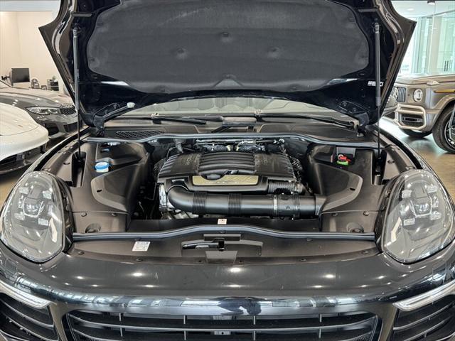 Photo of 2017 Jet Black Metallic Porsche Cayenne