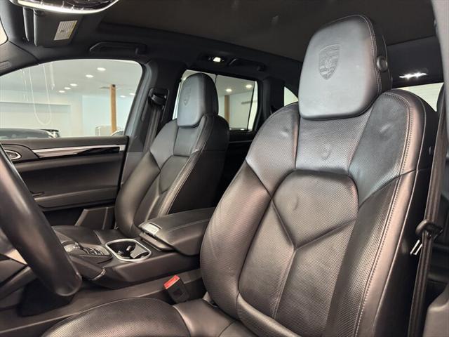 Photo of 2017 Jet Black Metallic Porsche Cayenne