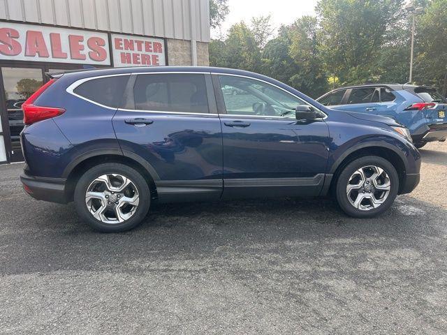 Photo of 2017 Obsidian Blue Pearl Honda CR-V
