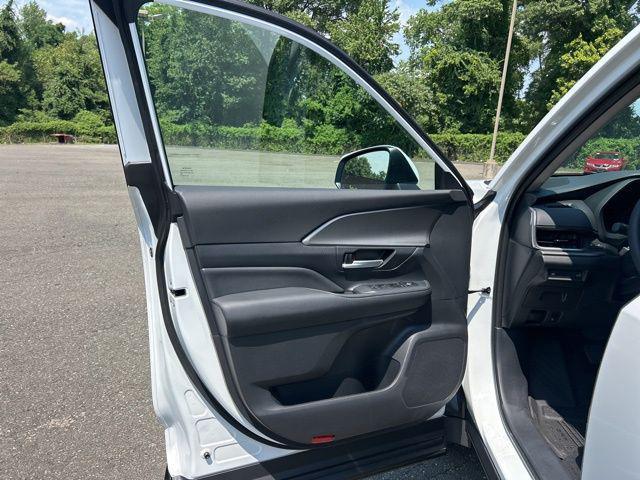 Photo of 2025 Pearl Toyota Grand Highlander