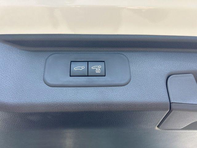 Photo of 2025 Pearl Toyota Grand Highlander