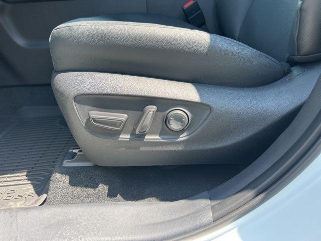 Photo of 2025 Pearl Toyota Grand Highlander