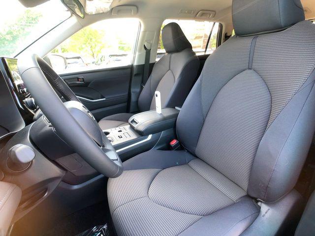 Photo of 2025 Midnight Black Toyota Highlander