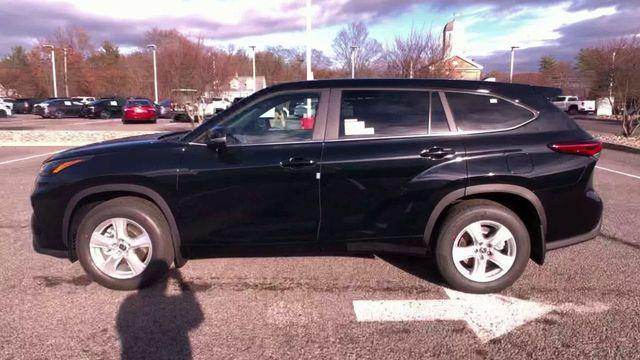 Photo of 2025 Midnight Black Toyota Highlander