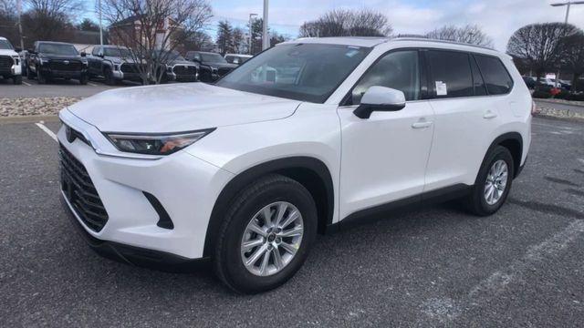 Photo of 2025 Pearl Toyota Grand Highlander