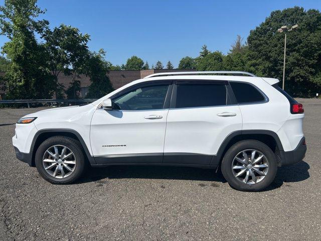Photo of 2017 Bright White Clearcoat Jeep Cherokee