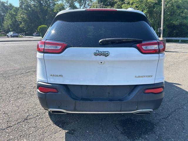 Photo of 2017 Bright White Clearcoat Jeep Cherokee