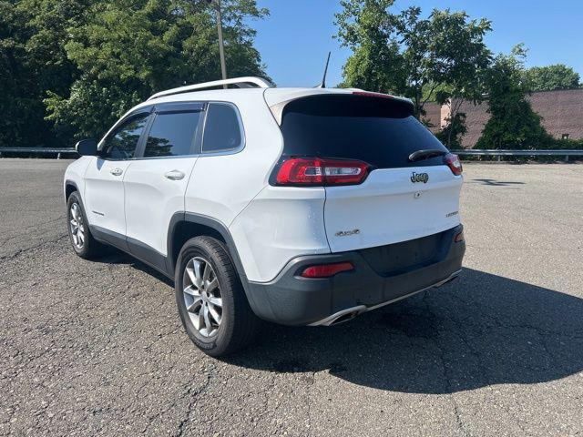 Photo of 2017 Bright White Clearcoat Jeep Cherokee