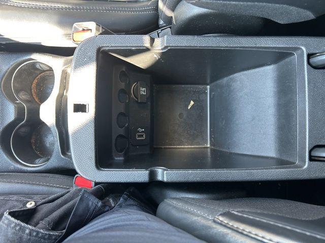 Photo of 2017 Bright White Clearcoat Jeep Cherokee