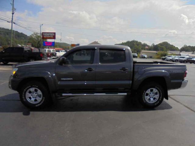 Photo of 2013 Magnetic Gray Metallic Toyota Tacoma