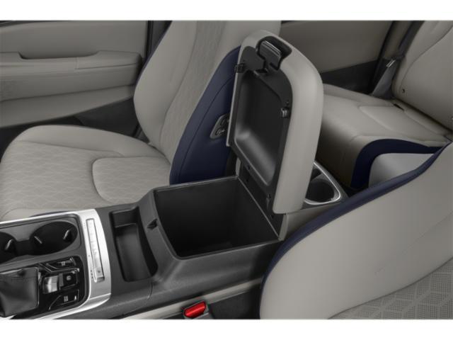 Photo of 2026 Ceramic Silver Kia Carnival