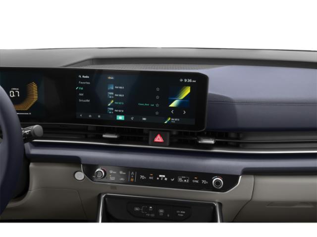 Photo of 2026 Ceramic Silver Kia Carnival