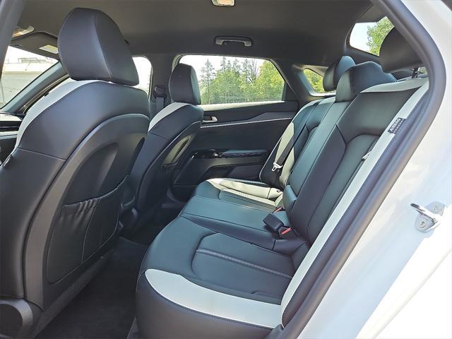 Photo of 2025 Snow White Pearl Kia K5