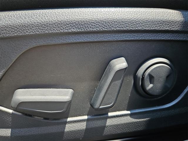 Photo of 2025 Snow White Pearl Kia K5