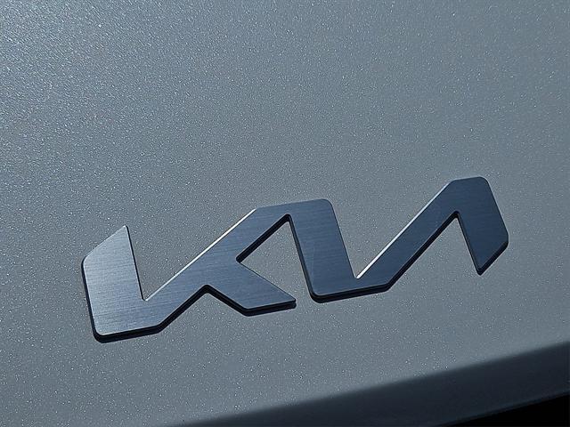 Photo of 2025 Snow White Pearl Kia K5