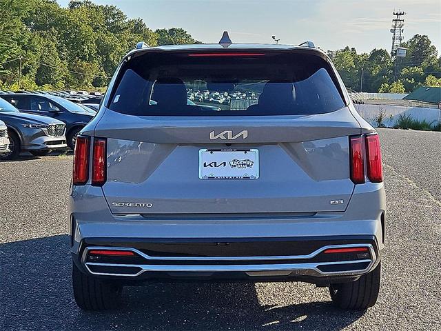 Photo of 2023 Wolf Gray Kia Sorento