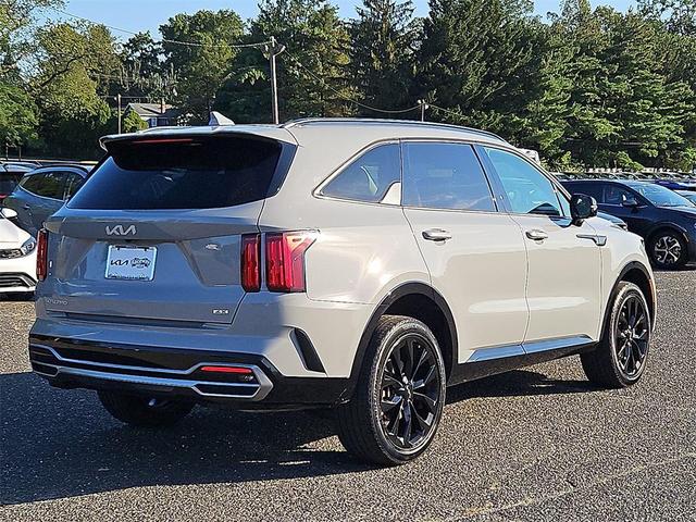 Photo of 2023 Wolf Gray Kia Sorento