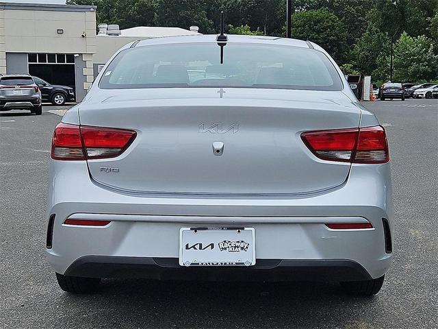 Photo of 2022 Silky Silver Kia Rio