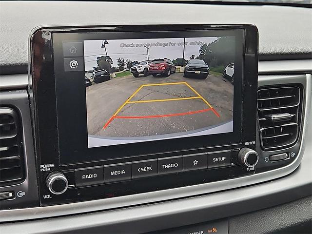 Photo of 2022 Silky Silver Kia Rio